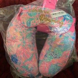 Lilly Pulitzer Travel Neck Pillow & Eye Mask Set NWT